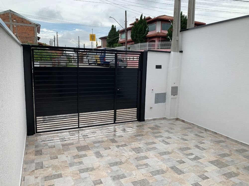 Casa à venda com 2 quartos, 65m² - Foto 1