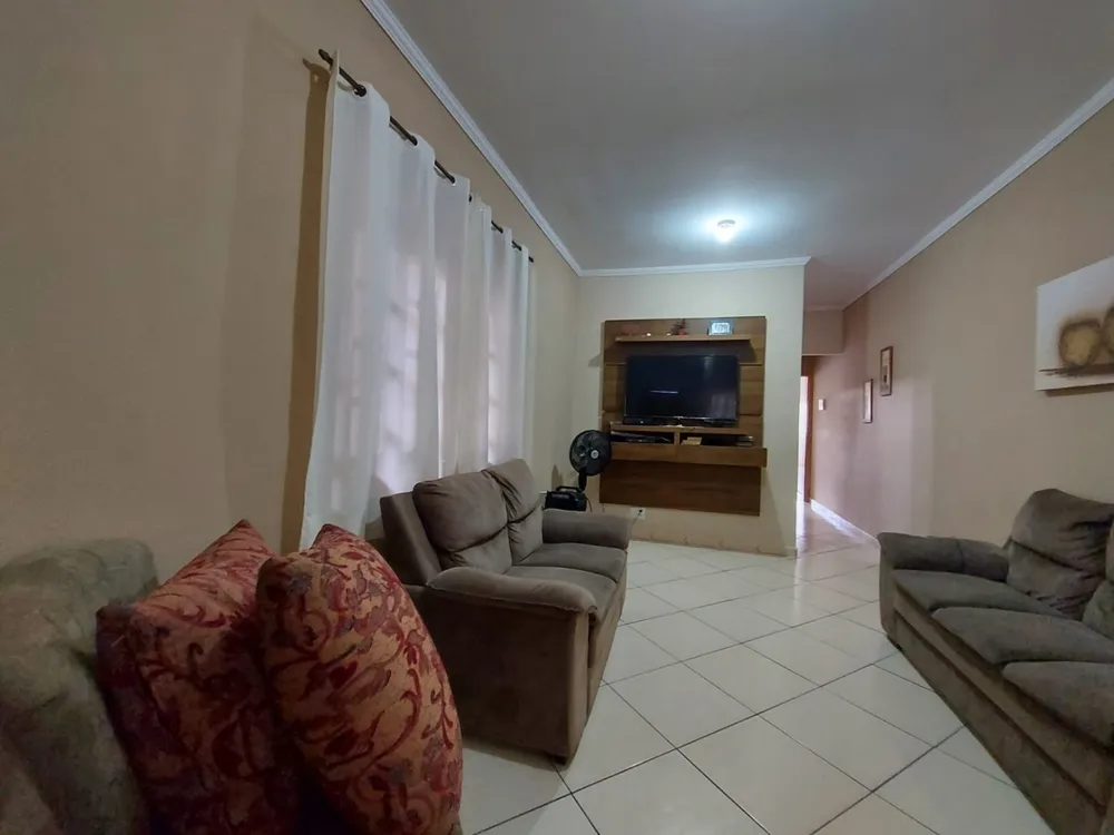 Casa, 3 quartos, 200 m² - Foto 1