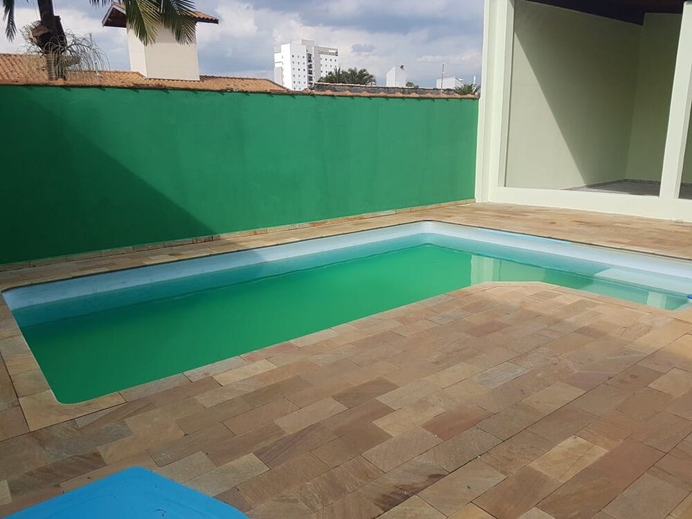 Casa à venda e aluguel com 4 quartos, 212m² - Foto 1