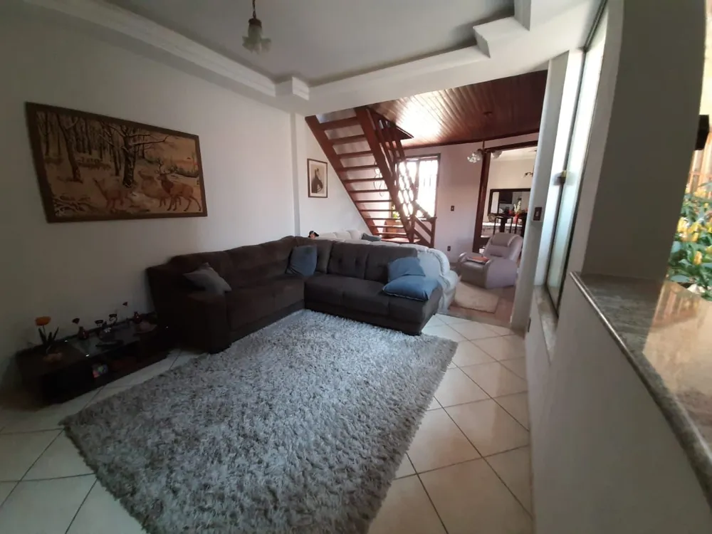 Casa, 3 quartos, 237 m² - Foto 2