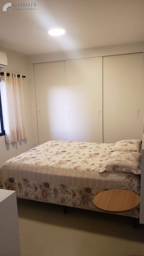 Apartamento à venda com 4 quartos, 200m² - Foto 2
