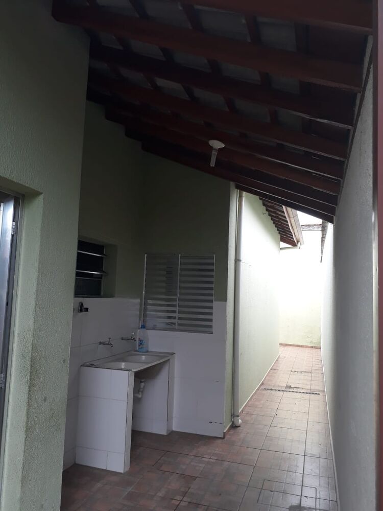 Casa à venda com 2 quartos, 65m² - Foto 1