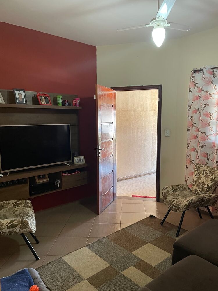 Casa à venda com 2 quartos, 61m² - Foto 1