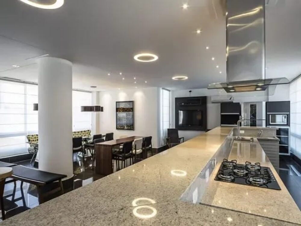 Apartamento para alugar com 4 quartos, 235m² - Foto 2