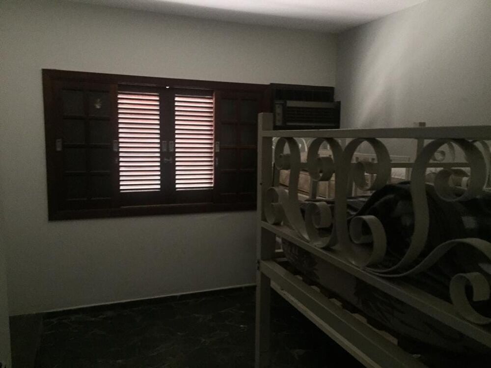 Casa à venda com 5 quartos, 200m² - Foto 4