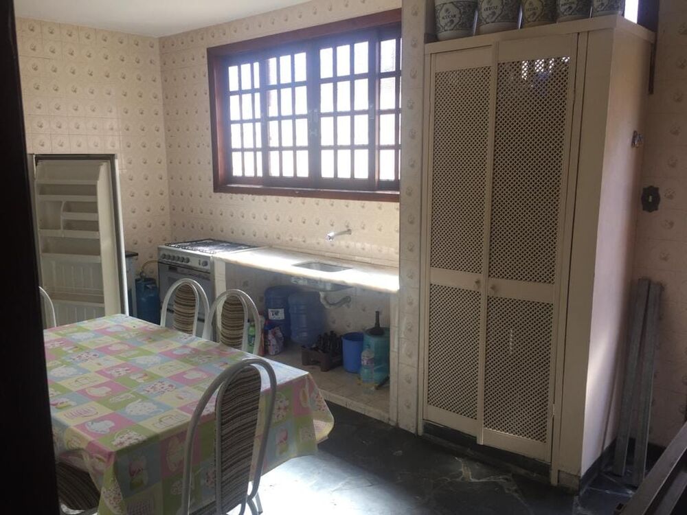 Casa à venda com 5 quartos, 200m² - Foto 3