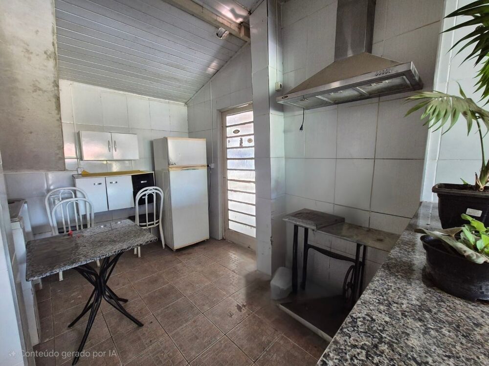Casa à venda com 3 quartos, 152m² - Foto 1