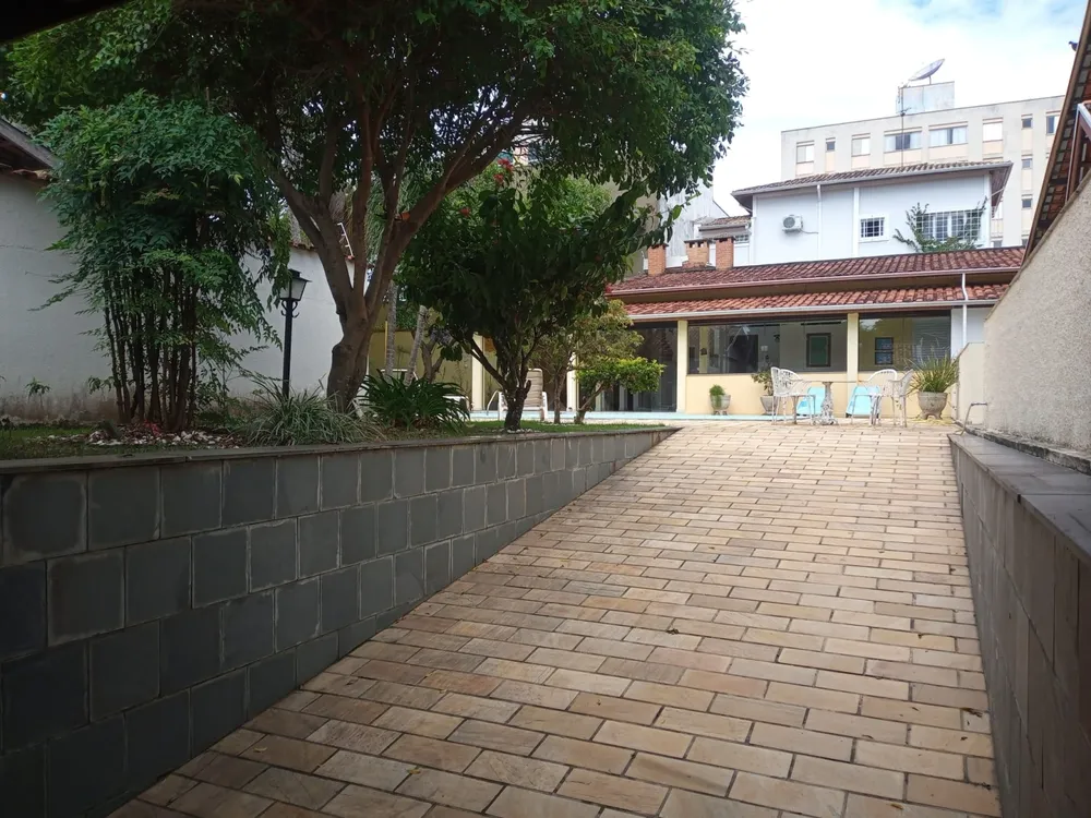 Casa, 4 quartos, 305 m² - Foto 2