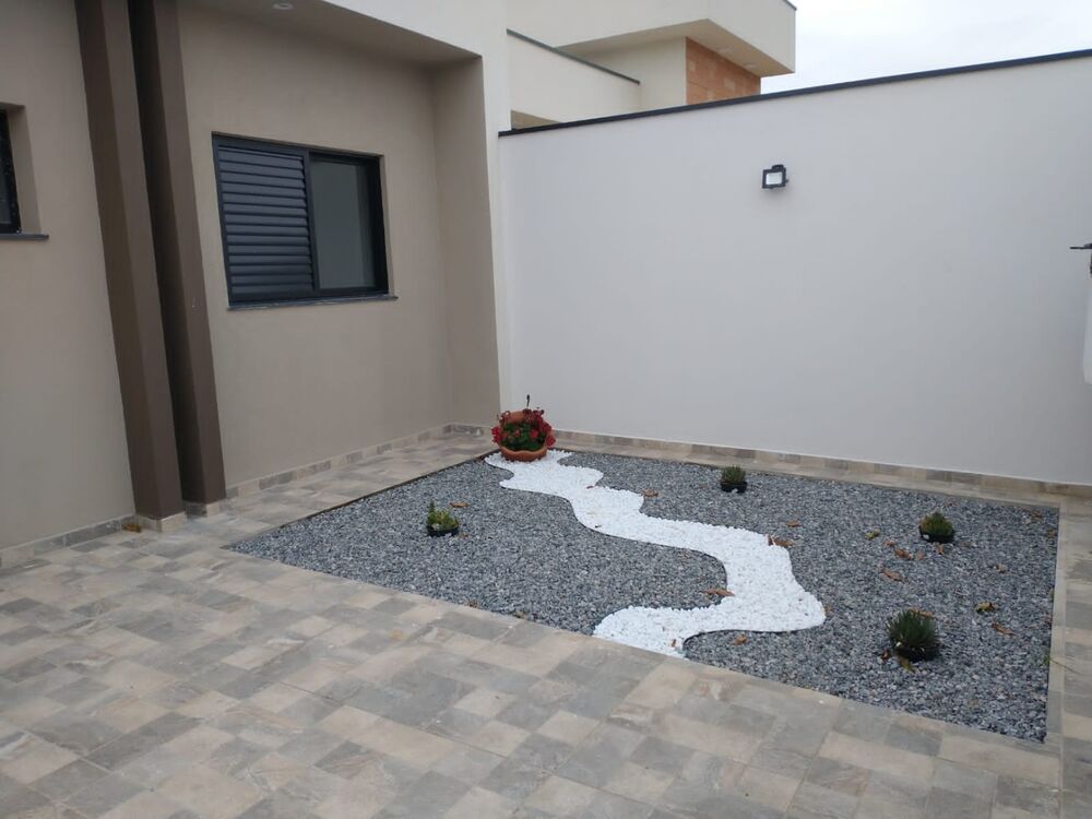 Casa à venda e aluguel com 3 quartos, 115m² - Foto 1