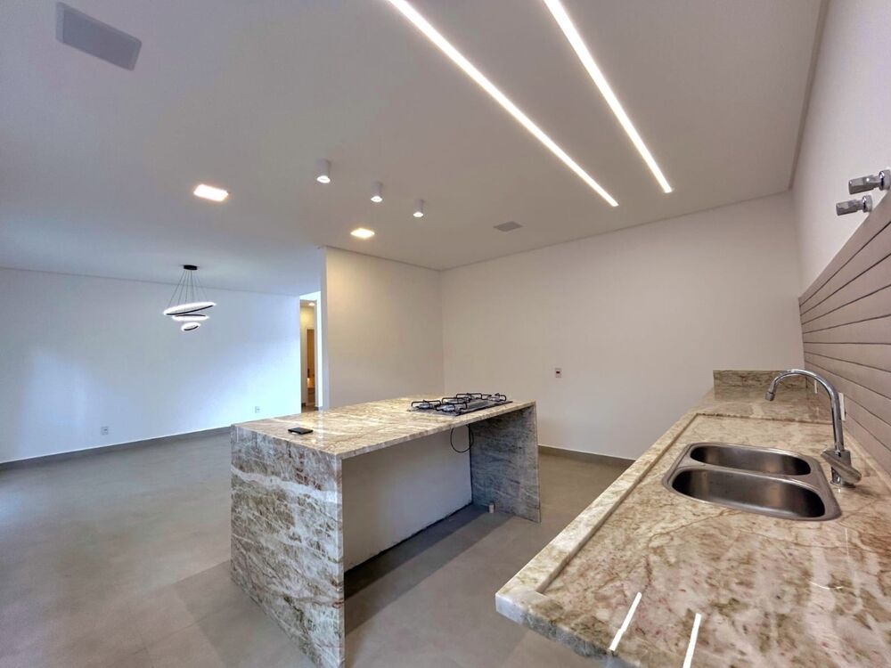 Casa de Condomínio à venda e aluguel com 3 quartos, 204m² - Foto 2