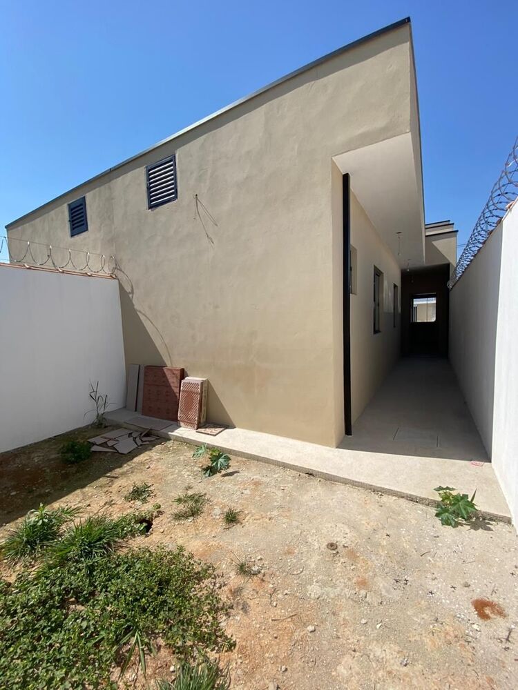 Casa à venda com 2 quartos, 65m² - Foto 1
