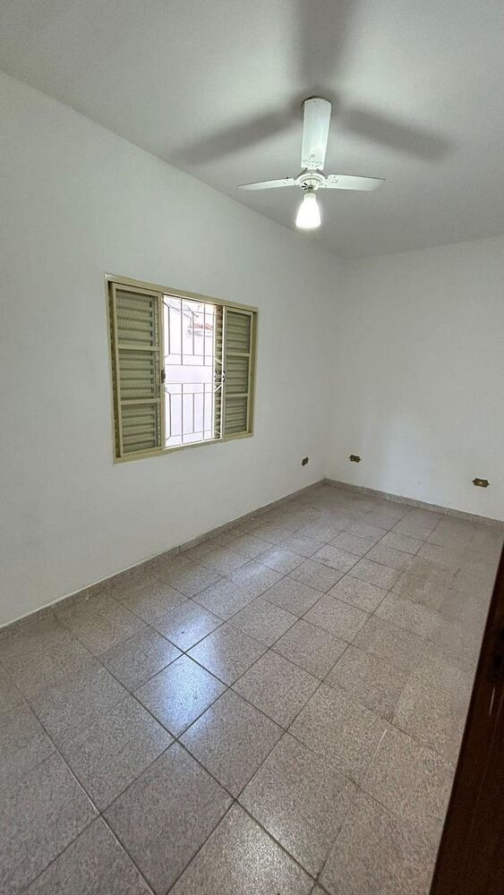 Casa à venda com 2 quartos, 125m² - Foto 2
