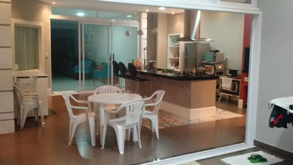 Casa, 3 quartos, 234 m² - Foto 1