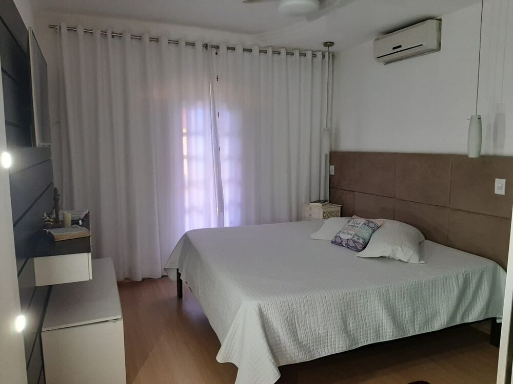 Casa, 3 quartos, 216 m² - Foto 1