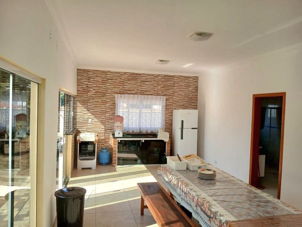 Chácara à venda e aluguel com 3 quartos, 250m² - Foto 4