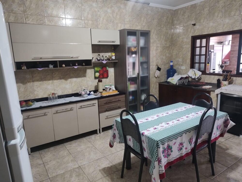 Casa à venda com 3 quartos, 325m² - Foto 4