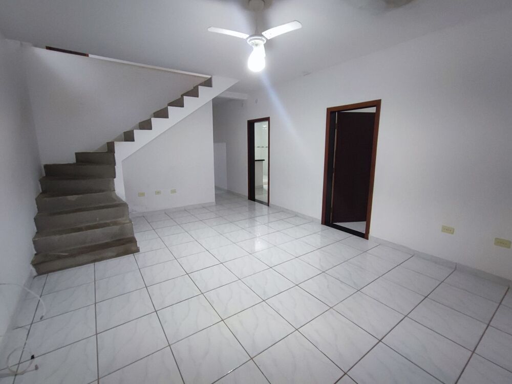 Sobrado à venda com 3 quartos, 200m² - Foto 1