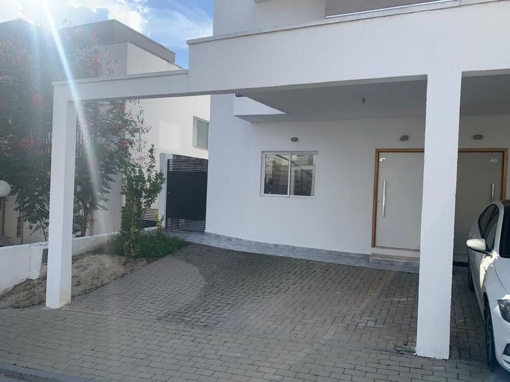 Casa de Condomínio para alugar com 3 quartos - Foto 1