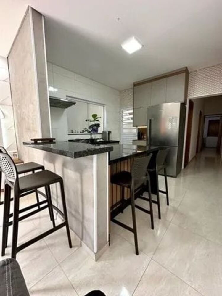 Casa à venda com 2 quartos, 76m² - Foto 2