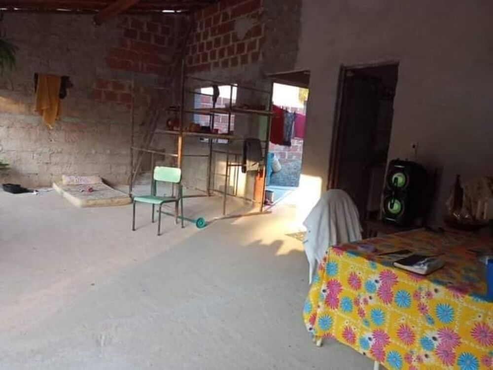 Casa à venda com 2 quartos, 500m² - Foto 4