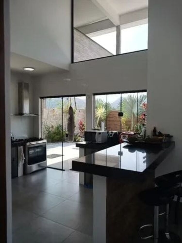 Casa de Condomínio à venda com 4 quartos, 250m² - Foto 2