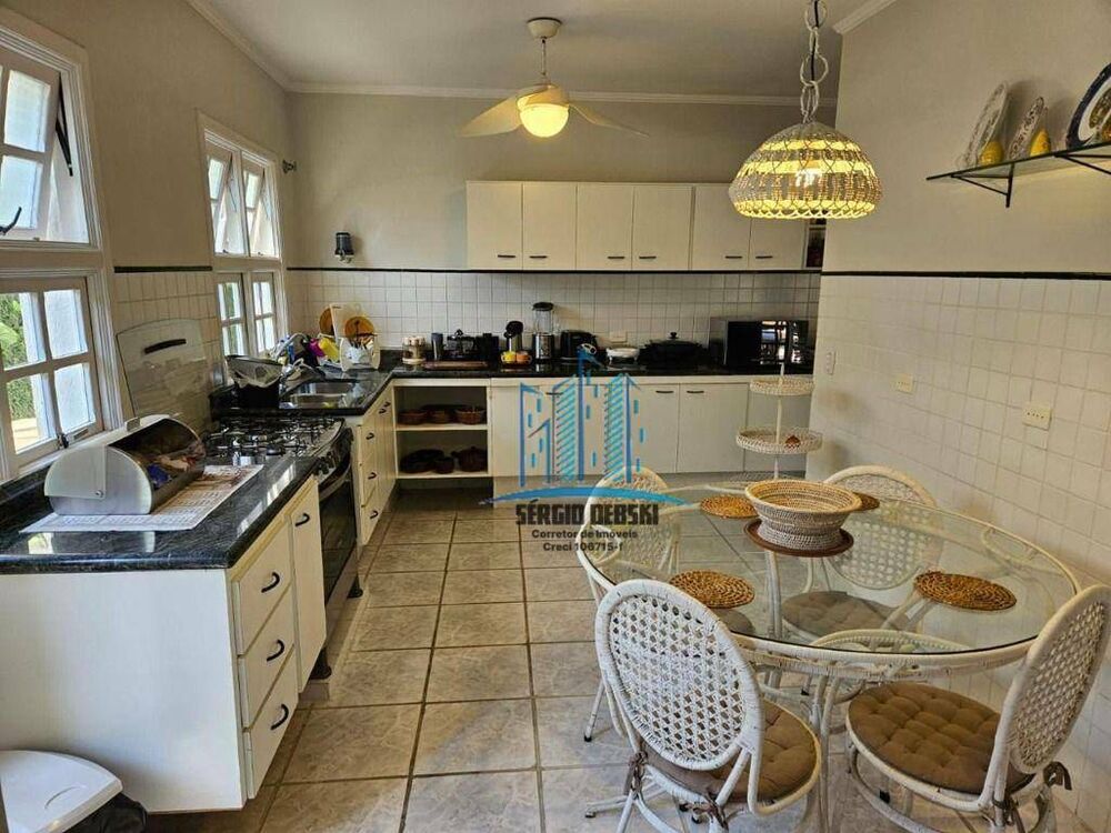 Casa de Condomínio à venda com 4 quartos, 369m² - Foto 1