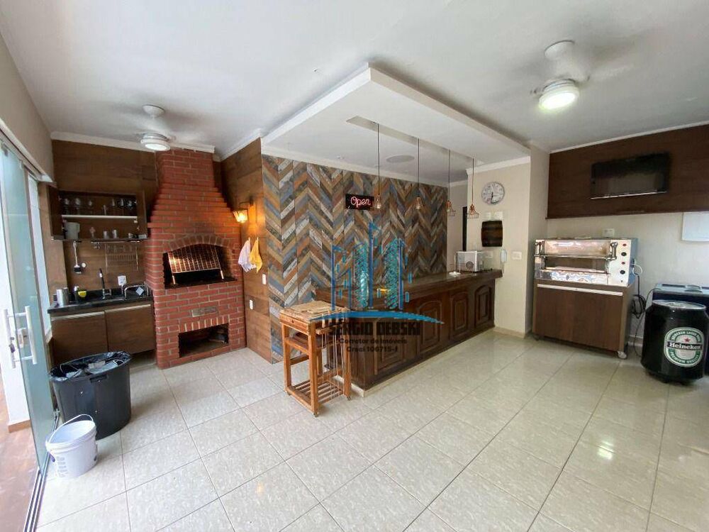 Casa para alugar com 4 quartos, 220m² - Foto 1