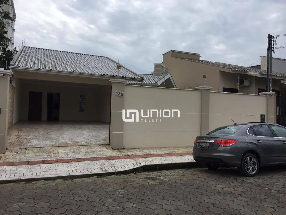 Casa, 3 quartos, 201 m² - Foto 2