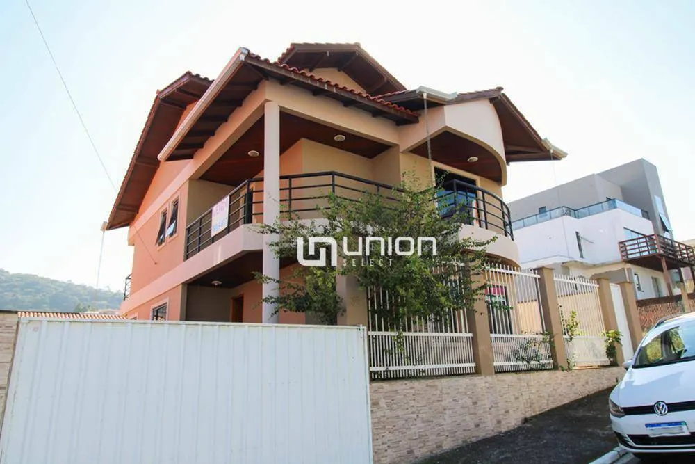 Casa, 3 quartos, 270 m² - Foto 1