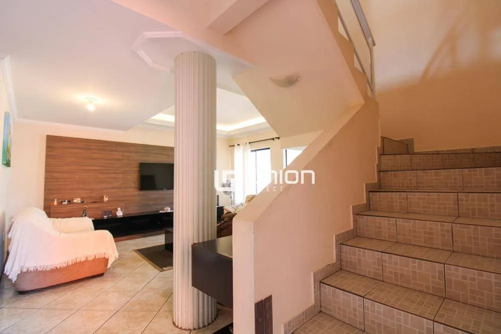 Casa, 3 quartos, 270 m² - Foto 3