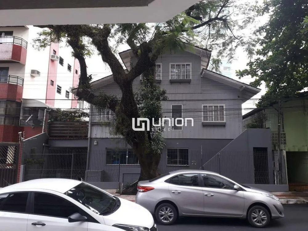 Casa, 10 quartos, 278 m² - Foto 2