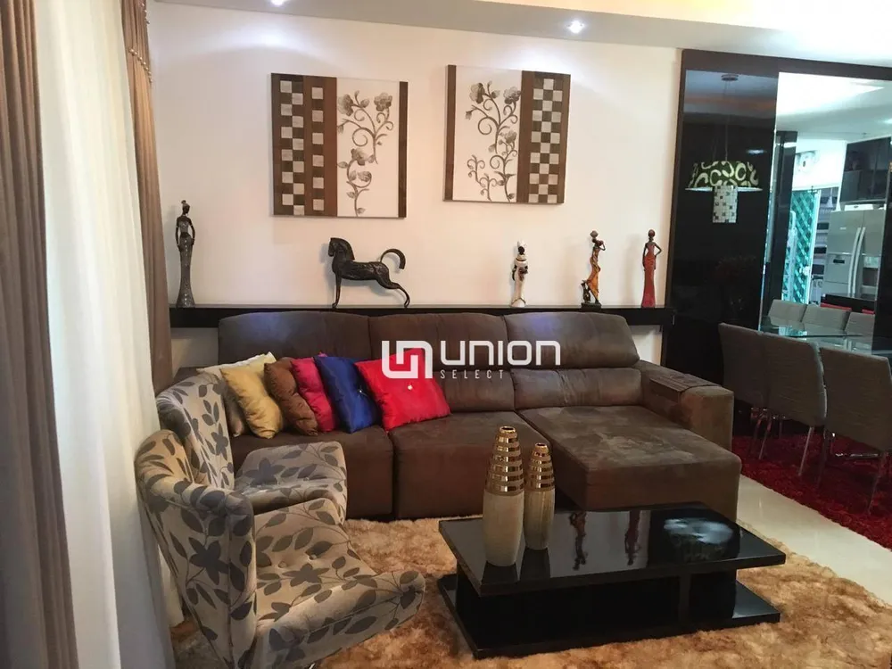 Casa, 3 quartos, 212 m² - Foto 2