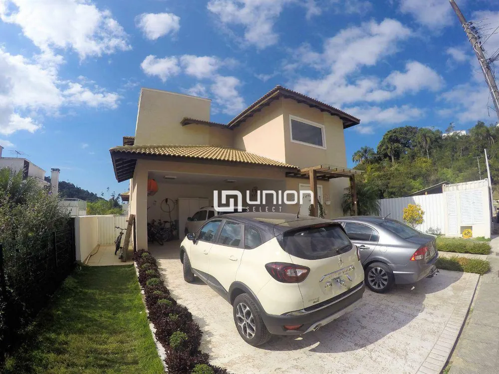Casa, 3 quartos, 298 m² - Foto 1
