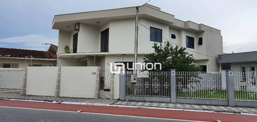 Casa, 4 quartos, 250 m² - Foto 4
