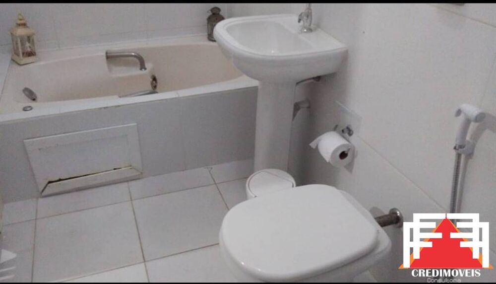 Sobrado à venda e aluguel com 4 quartos, 224m² - Foto 1