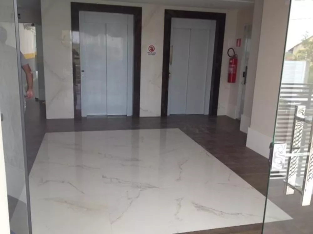 Apartamento à venda com 3 quartos, 216m² - Foto 2