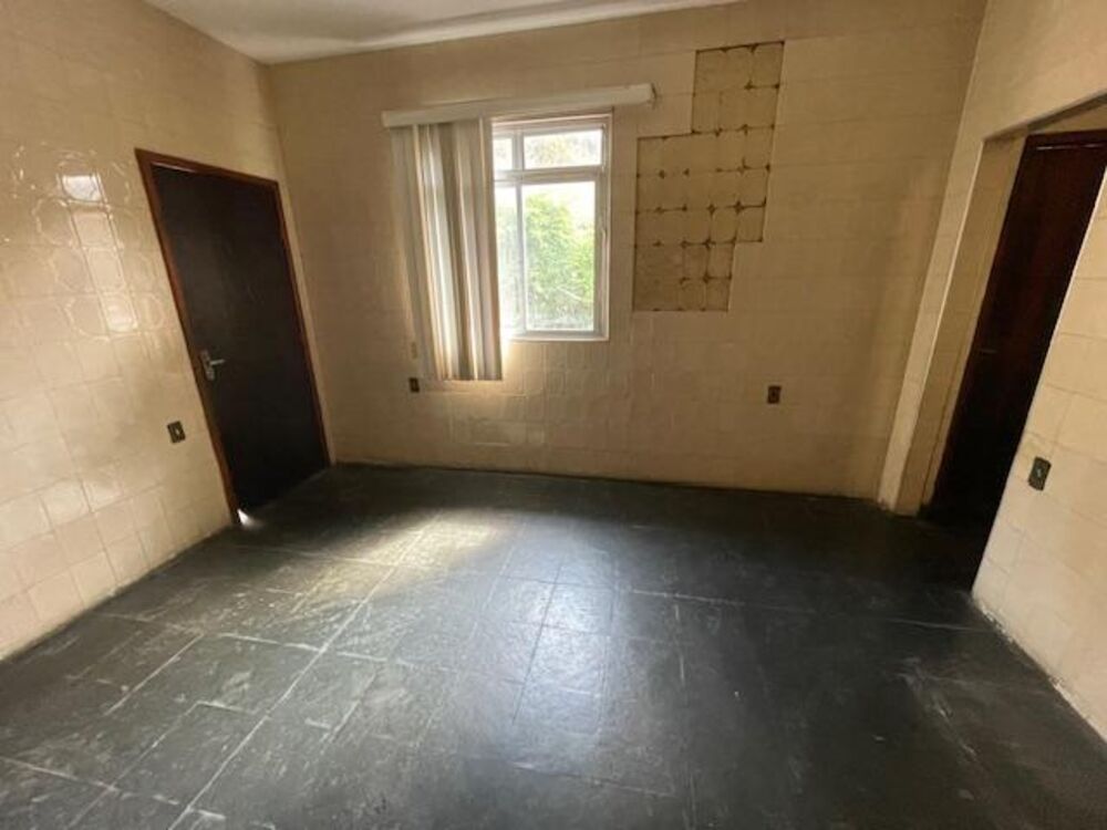 Casa à venda com 6 quartos, 377m² - Foto 6