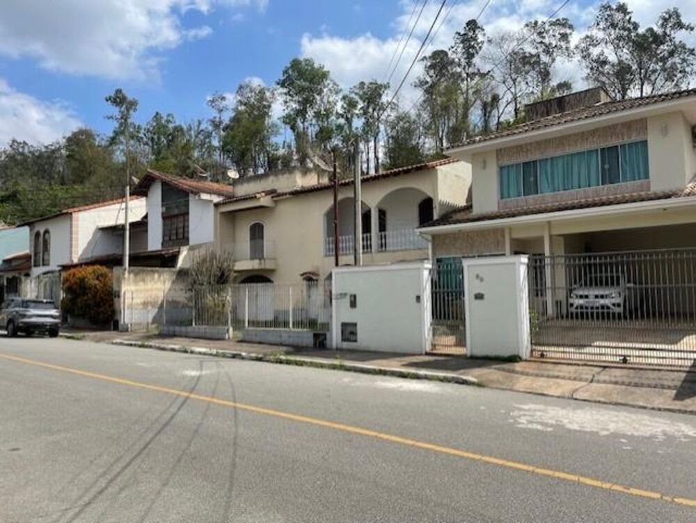 Casa à venda com 6 quartos, 377m² - Foto 1