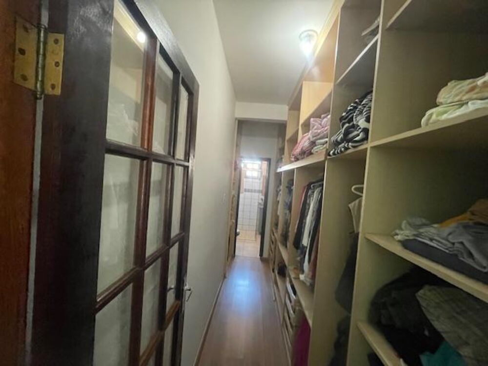 Casa à venda com 4 quartos, 210m² - Foto 2