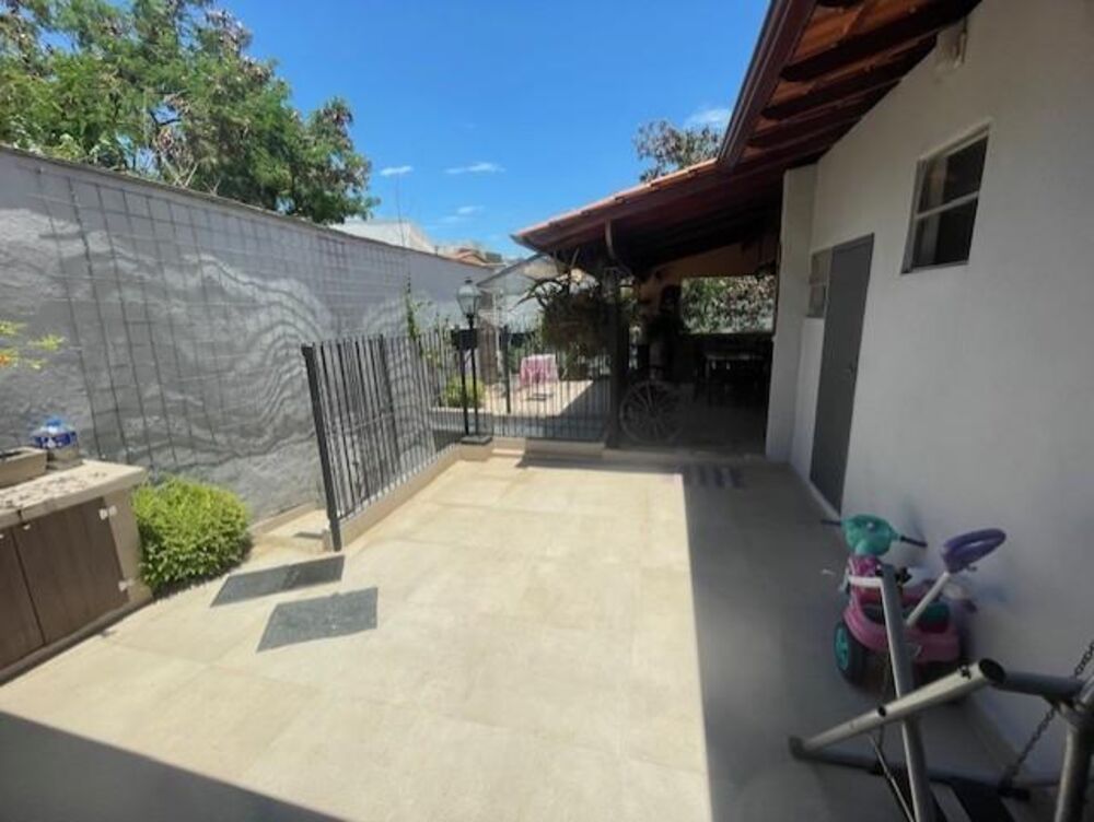 Casa à venda com 4 quartos, 210m² - Foto 4