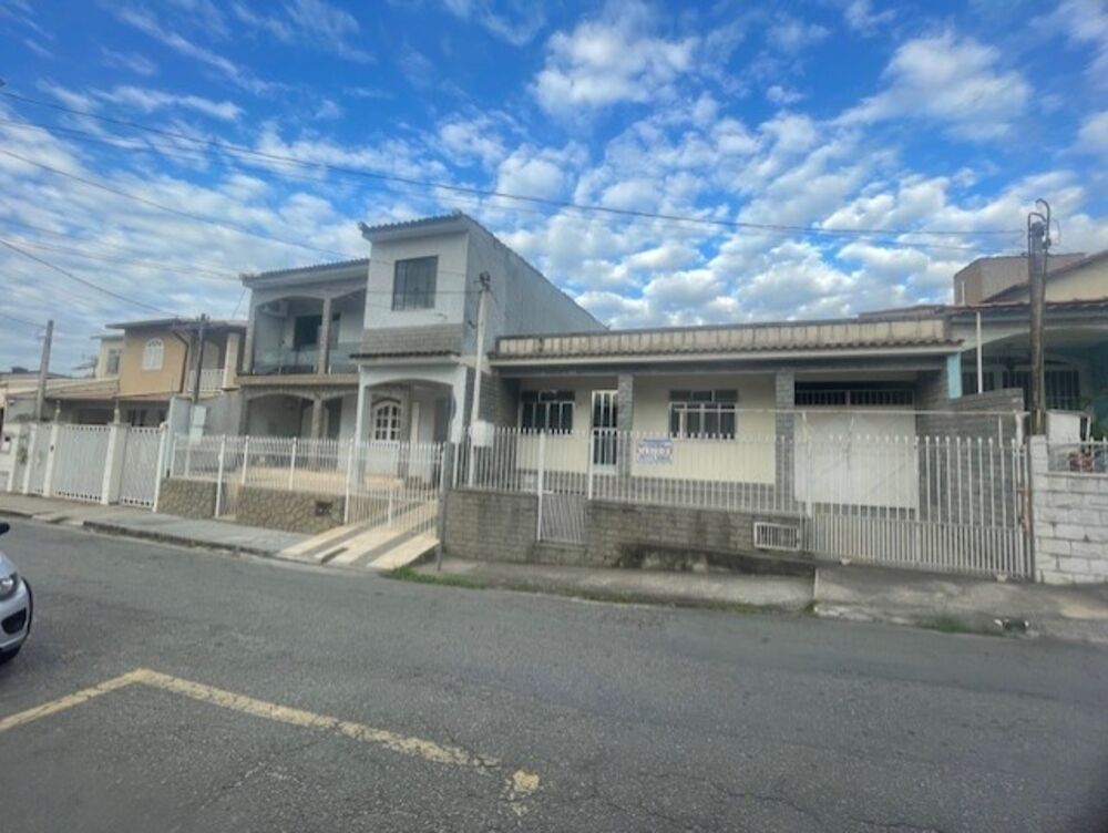 Casa à venda com 2 quartos, 180m² - Foto 1