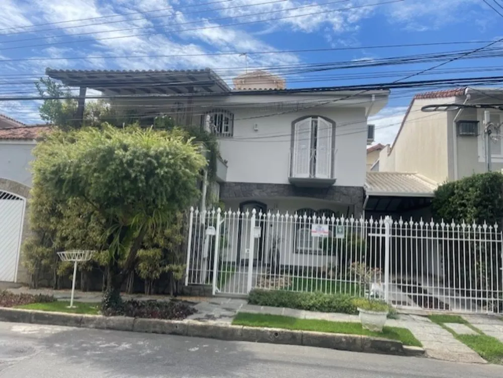 Casa, 3 quartos, 234 m² - Foto 1