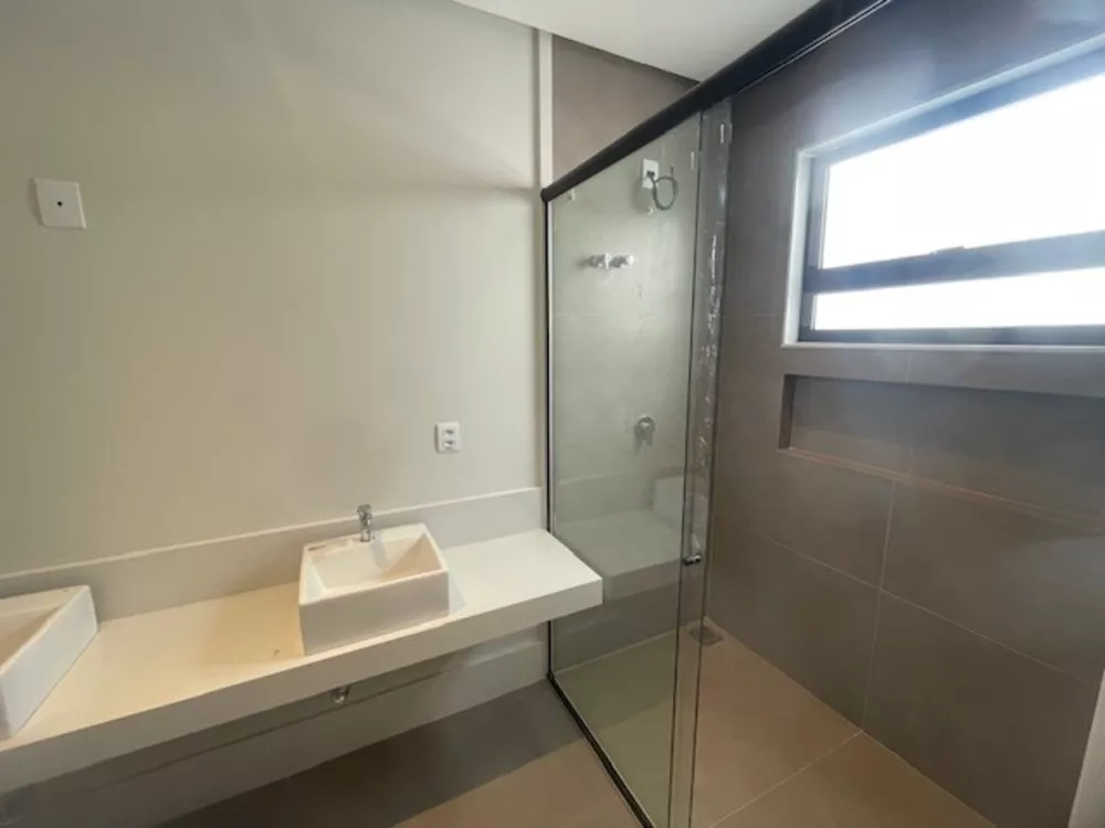 Casa, 3 quartos, 220 m² - Foto 1
