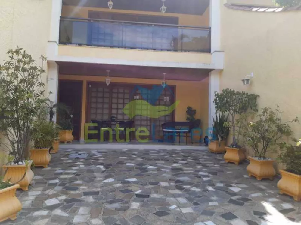 Casa, 4 quartos, 242 m² - Foto 1