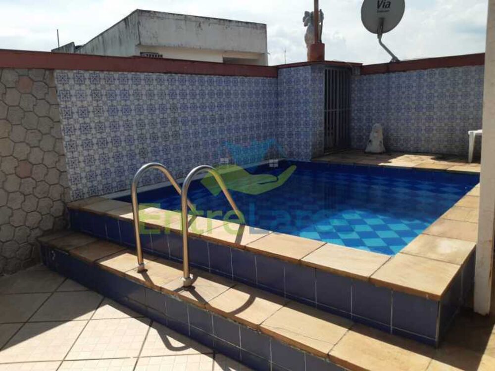 Casa à venda com 4 quartos, 242m² - Foto 4