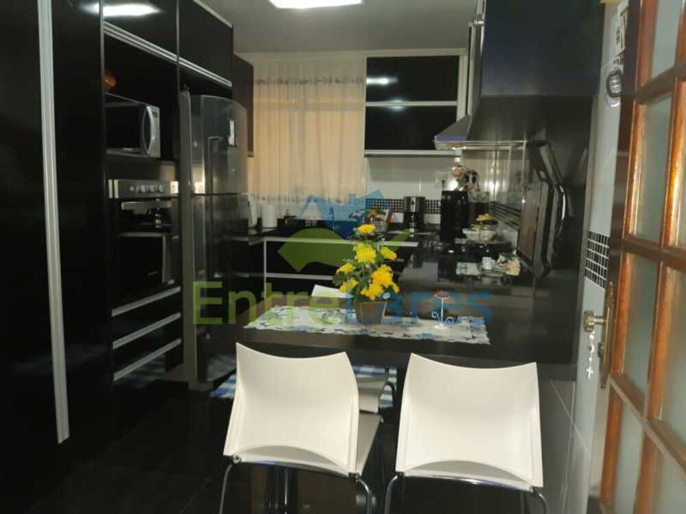 Casa à venda com 4 quartos, 242m² - Foto 3