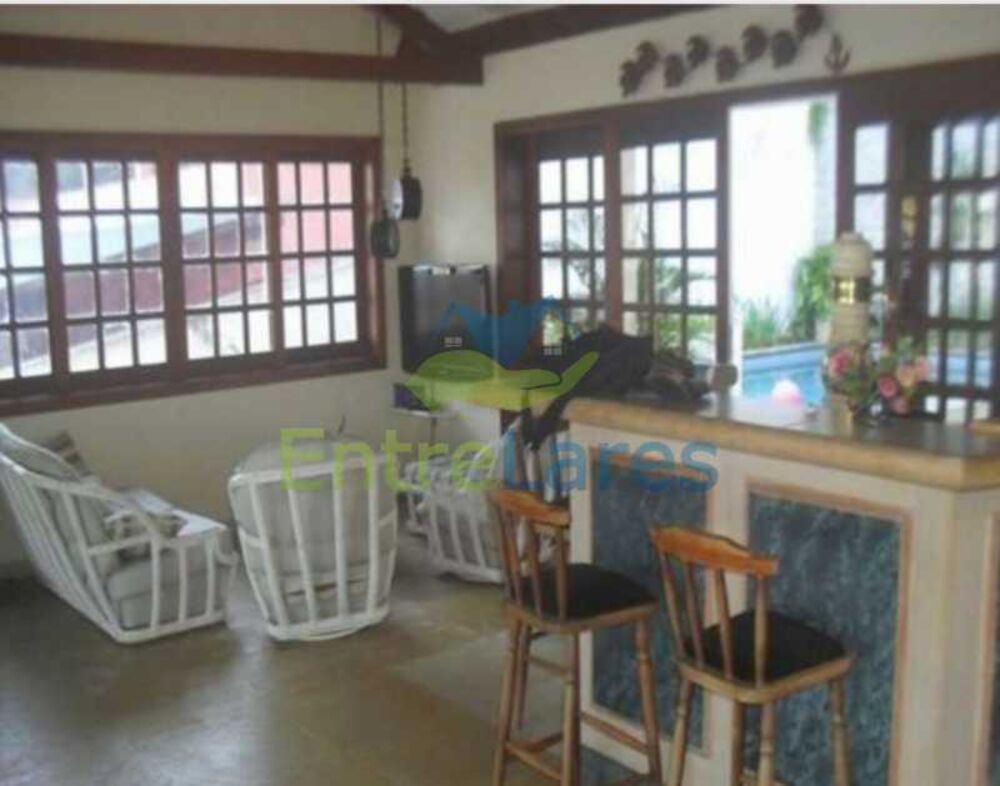 Casa à venda e aluguel com 5 quartos, 301m² - Foto 2