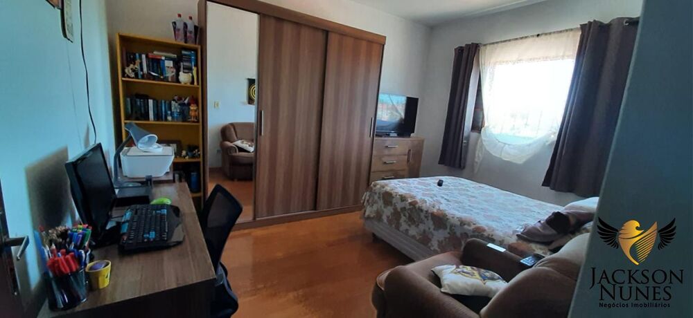 Casa, 4 quartos, 184 m² - Foto 1