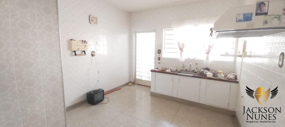 Casa à venda com 3 quartos, 325m² - Foto 1