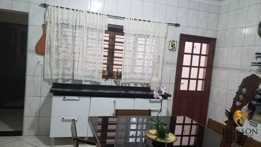 Casa, 3 quartos, 182 m² - Foto 2